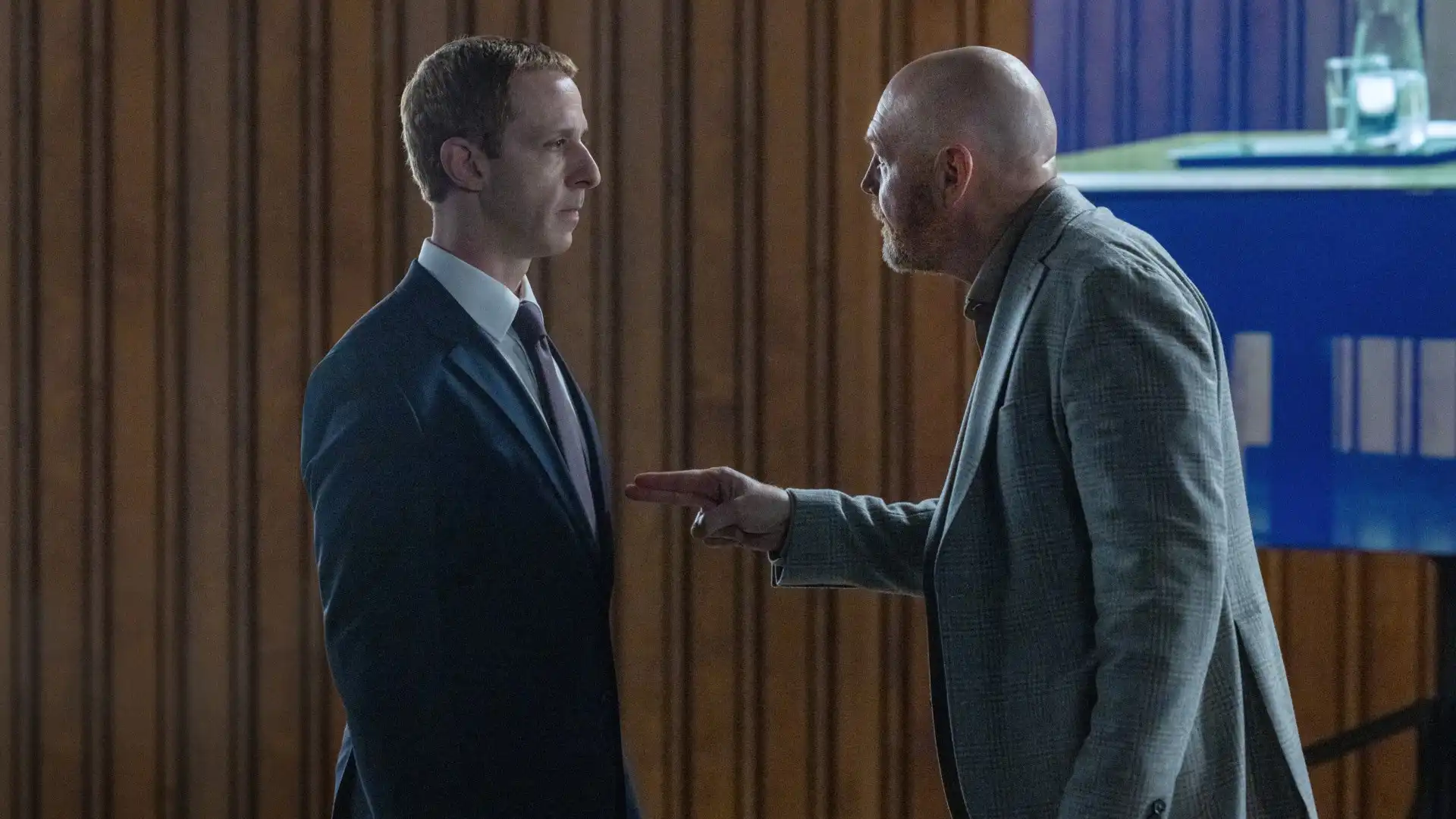 Jeremy Strong enfrenta desafio ao substituir Jesse Eisenberg como Mark Zuckerberg em The Social Reckoning