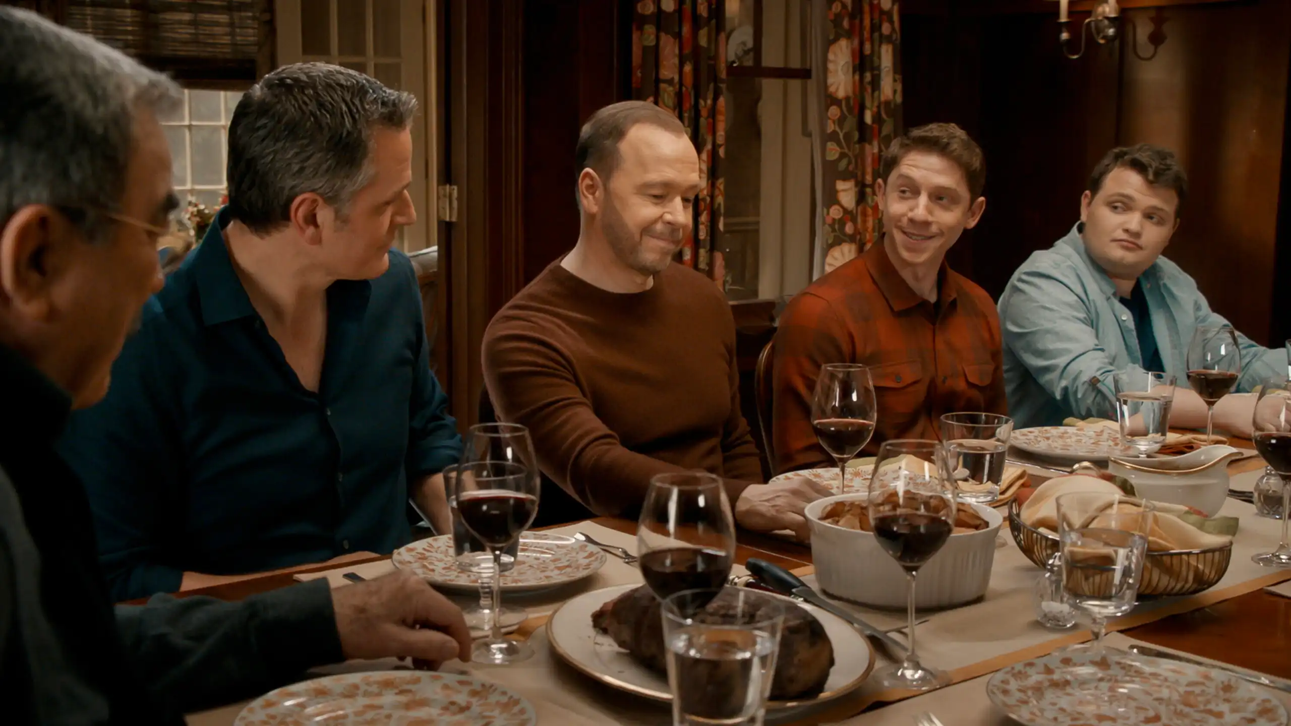 Showrunners comentam possibilidade de retorno de Tom Selleck em spin-off de Blue Bloods em 2026