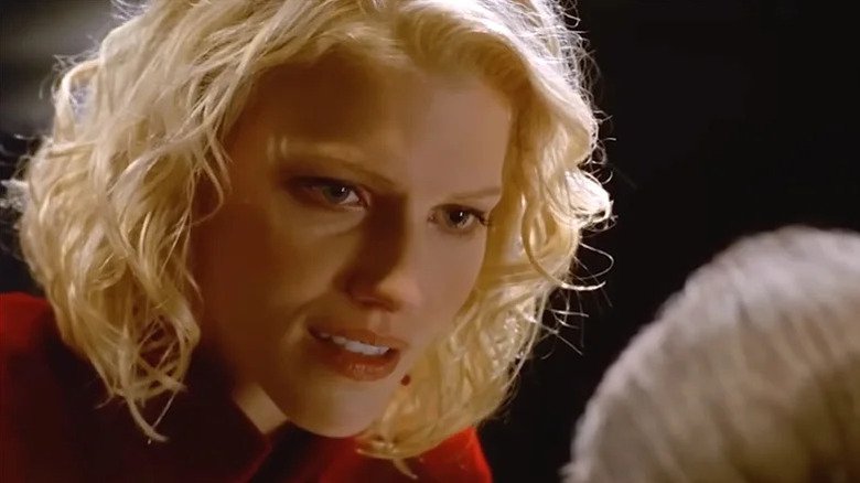 Vários atores de Battlestar Galactica fazem participações na série Carrie, de Mike Flanagan