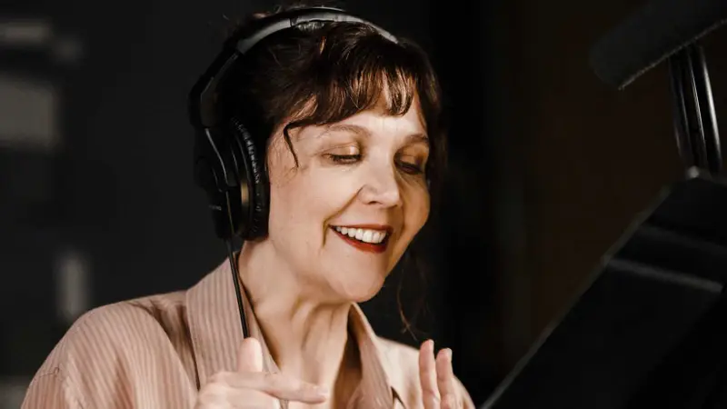 Maggie Gyllenhaal protagoniza nova versão de Dracula seis meses após filme Frankenstein