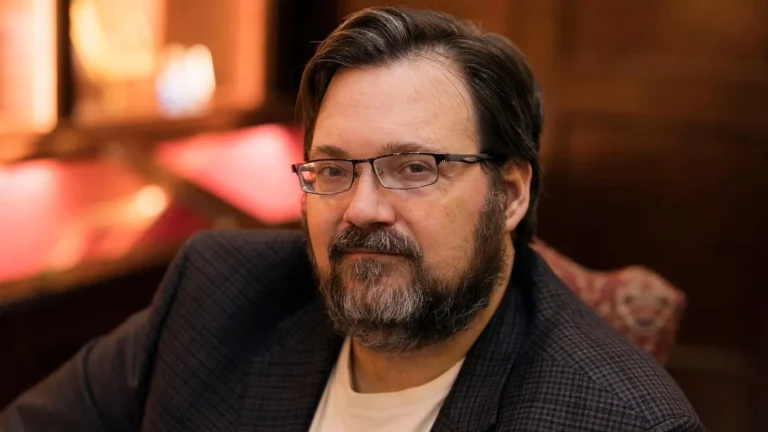 Série Skyward, de Brandon Sanderson, recebe atualização sobre episódio piloto após atrasos