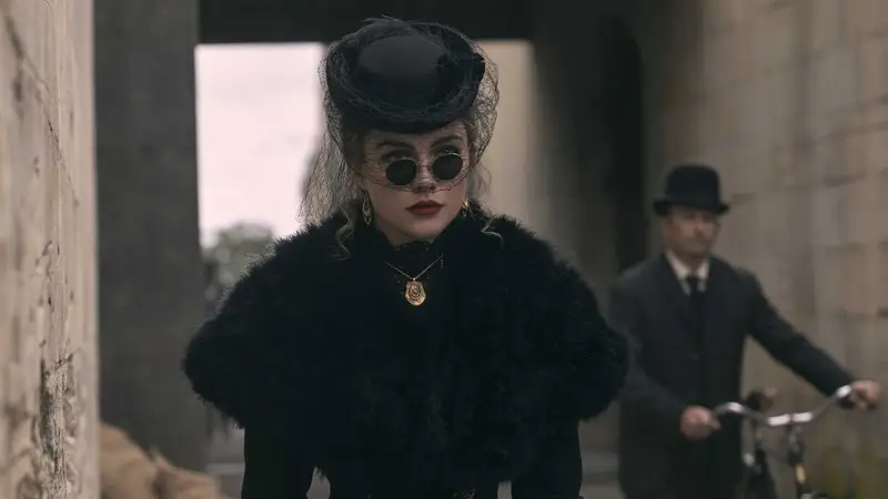 Florence Pugh explica mudanças na personagem Cathy em nova adaptação de “East of Eden” da Netflix
