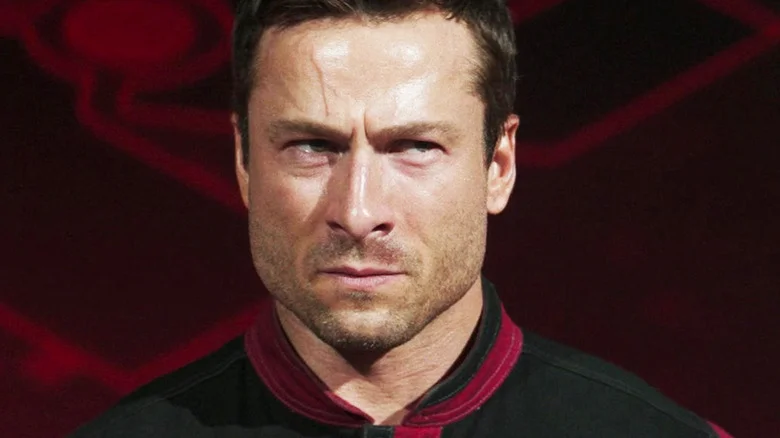 Glen Powell atribui fracasso de “The Running Man” no box office a cortes na Paramount