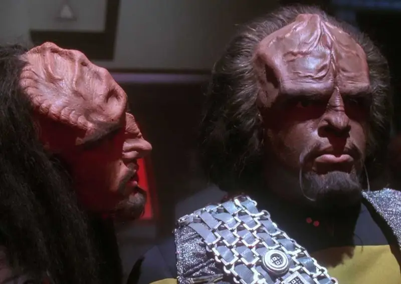 Ronald D. Moore detalha como transformou a cultura Klingon em Star Trek: A Nova Geração