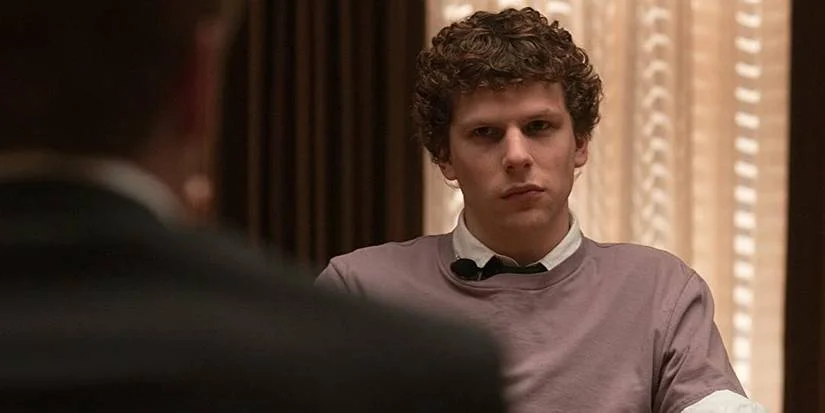 Jeremy Strong enfrenta desafio ao substituir Jesse Eisenberg como Mark Zuckerberg em The Social Reckoning
