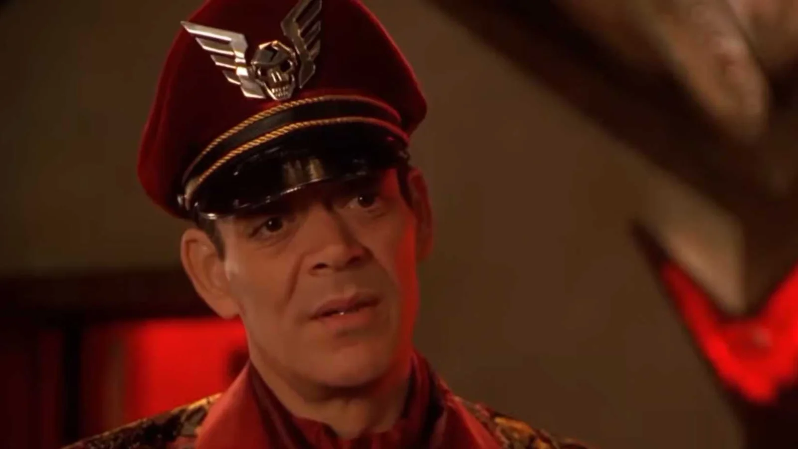 O Maior Desafio do Novo Filme de Street Fighter Está Ligado à Legado de Raul Julia