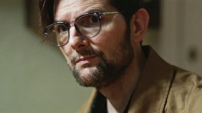 Hulu disponibiliza o filme de horror de 107 minutos estrelado por Adam Scott