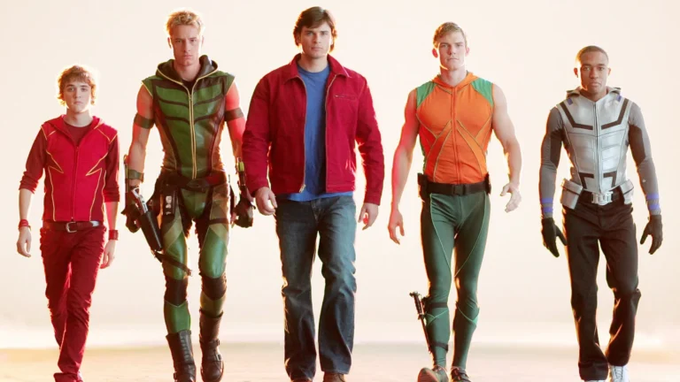 Tom Welling fala sobre futuro da sequência animada de Smallville em meio à fusão da Warner Bros.