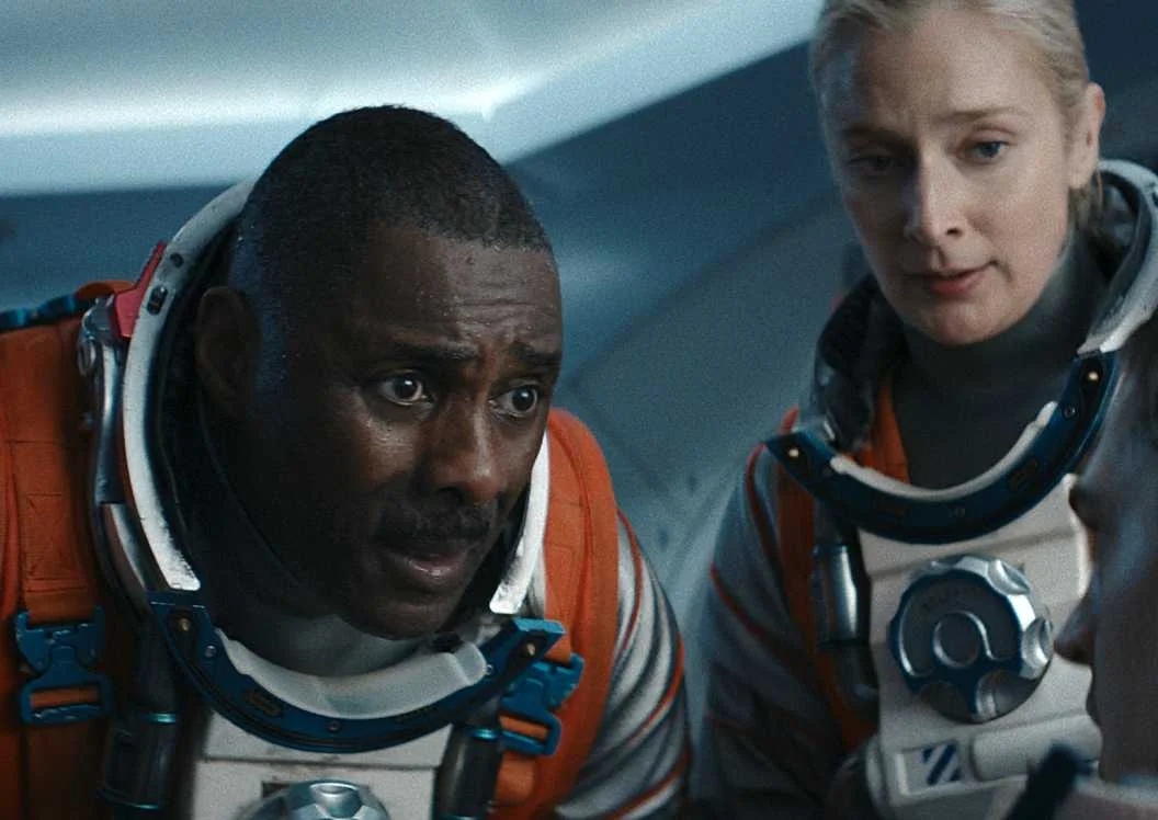 Idris Elba estrela thriller de ficção científica e sobrevivência com lançamento confirmado