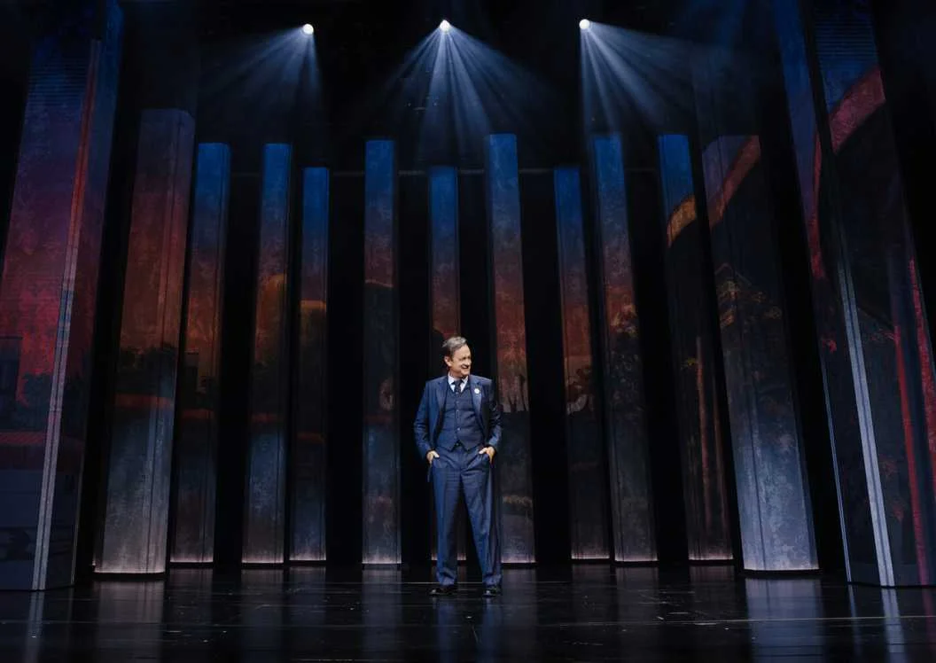 Tom Hanks retorna à Broadway em nova peça de ficção científica sobre viagem no tempo