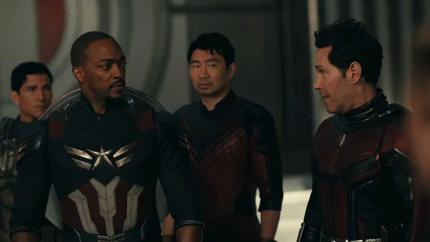Três Capitães América se reúnem pela primeira vez no trailer de Avengers: Doomsday