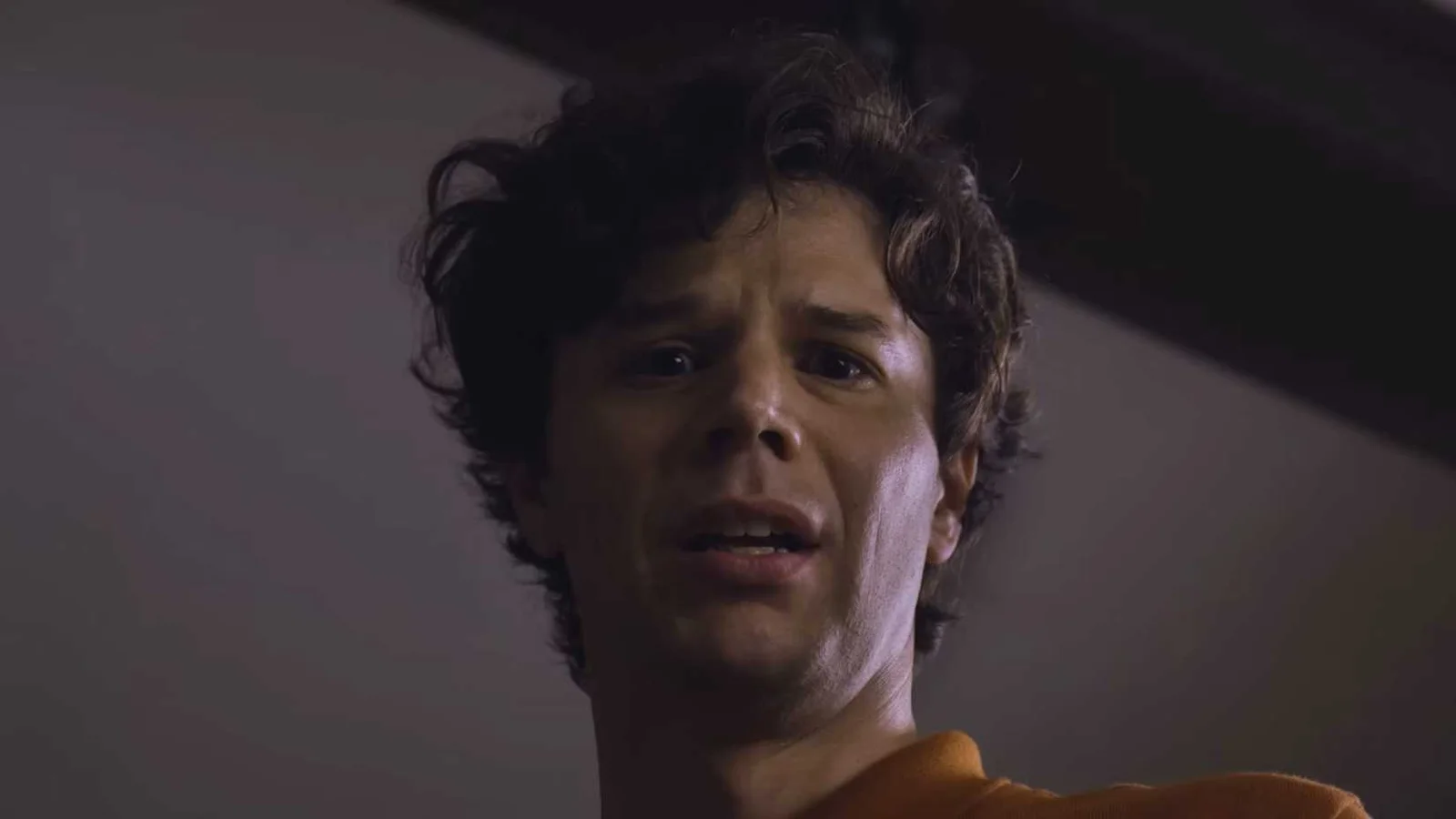 Diretor de Obsession, Curry Barker lança curta de horror Mama Bear com final surpreendente