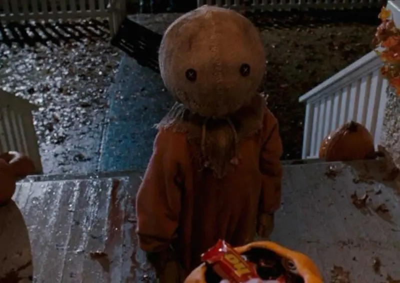 Regras de Halloween em “Trick ‘R Treat”: Sam e as Consequências para Quem as Quebra