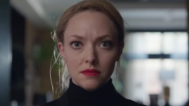 Elizabeth Holmes reage a série “The Dropout” em documentário de Nathan Fielder