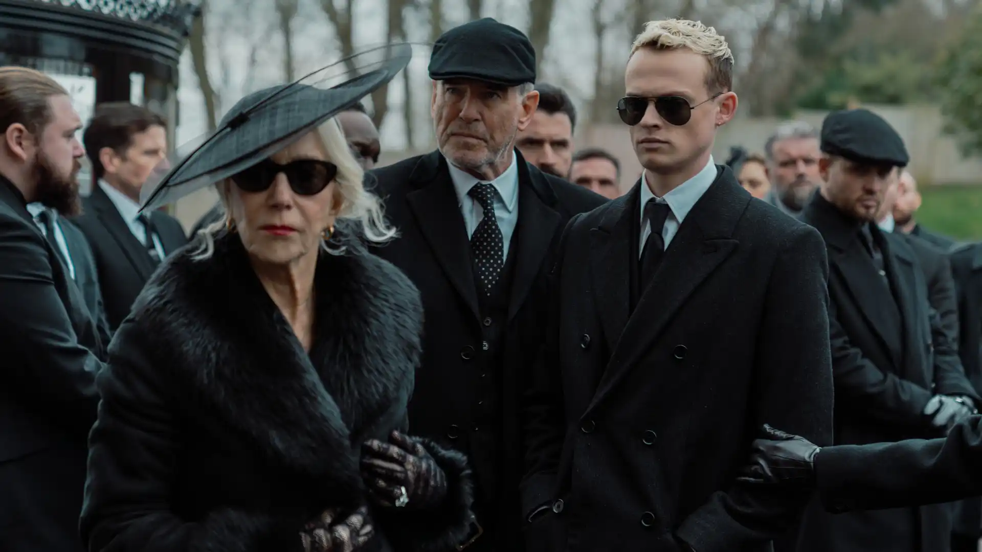 Paramount+ divulga trailer do meio da temporada 2 de MobLand com guerra entre famílias rivais
