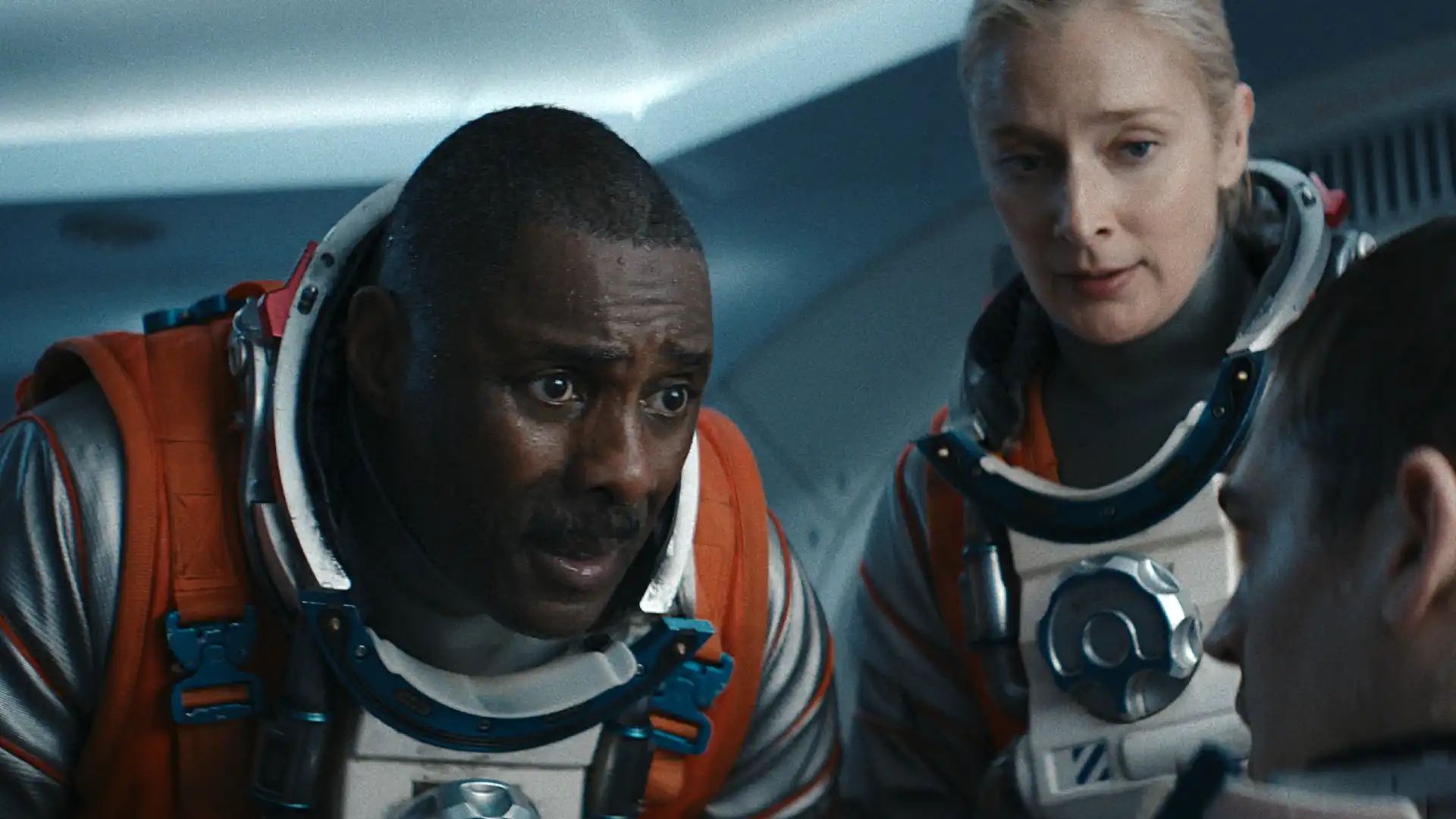 Idris Elba estrela thriller de ficção científica e sobrevivência com lançamento confirmado