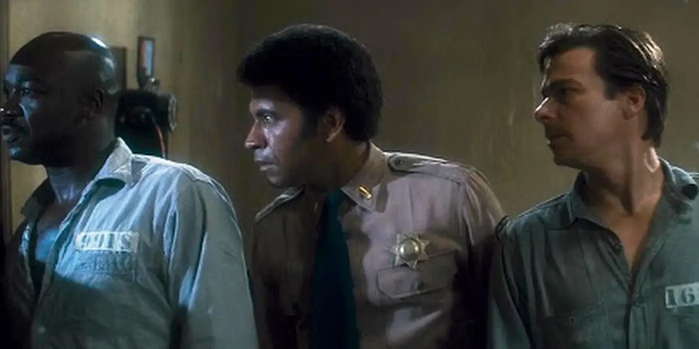 Filme de Ação dos Anos 70 de John Carpenter É Também Um dos Seus Melhores Filmes de Terror
