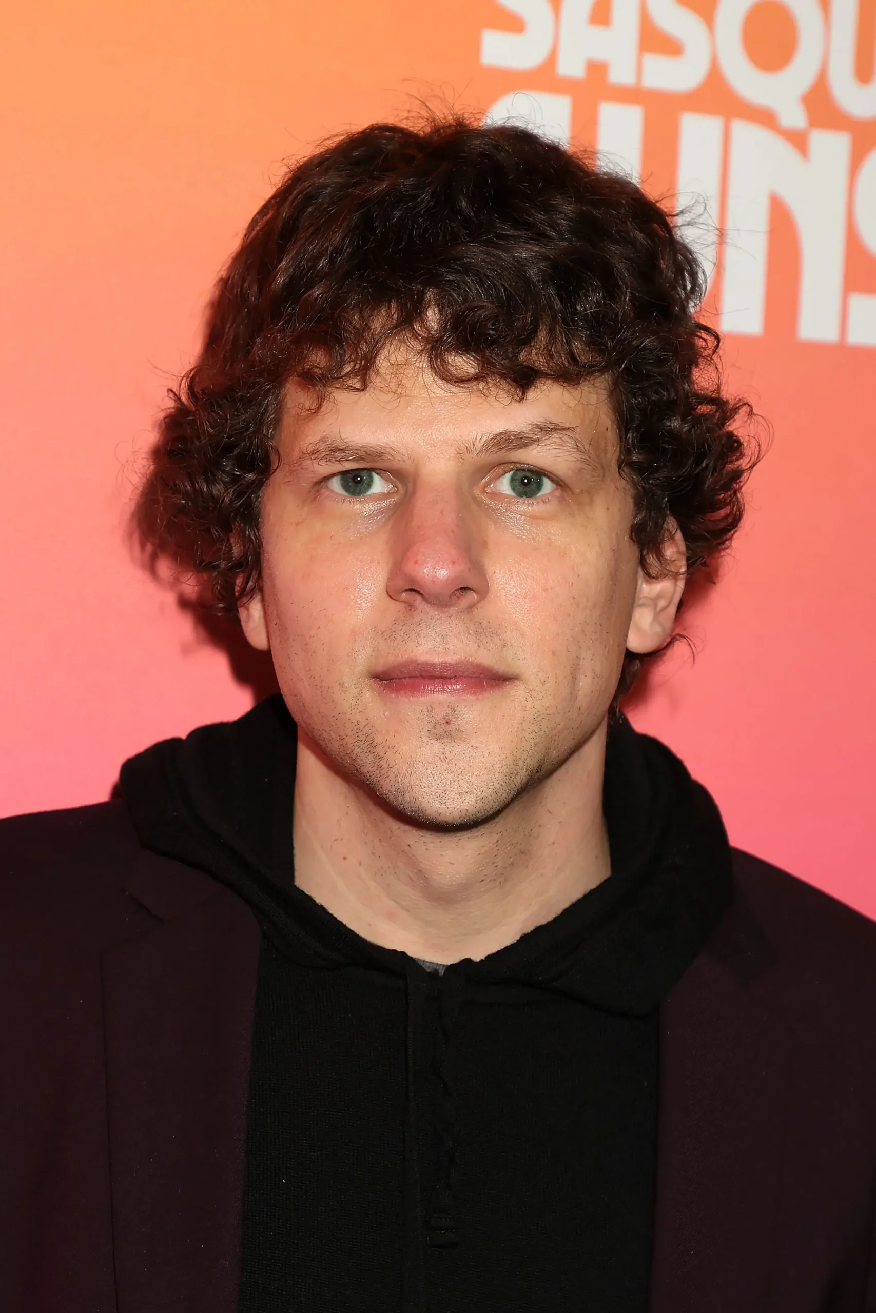 Jesse Eisenberg e A24 anunciam parceria para primeira série de TV do ator