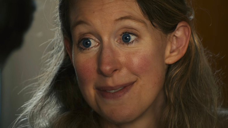 Documentário “You Can See Everything” revela última fase de Elizabeth Holmes antes da prisão