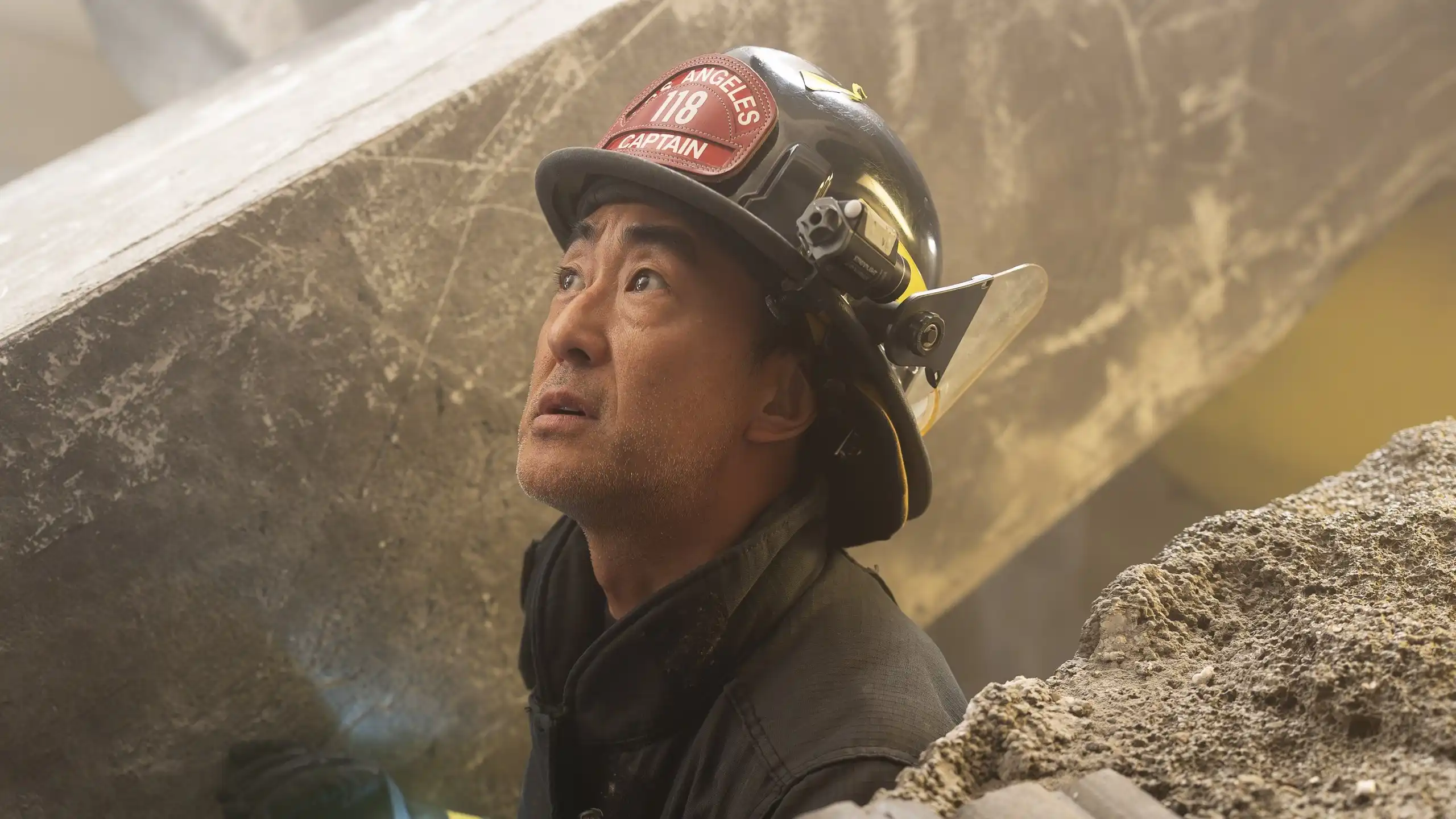 Nova temporada de 9-1-1 traz erupção vulcânica e desaparecimento de Athena