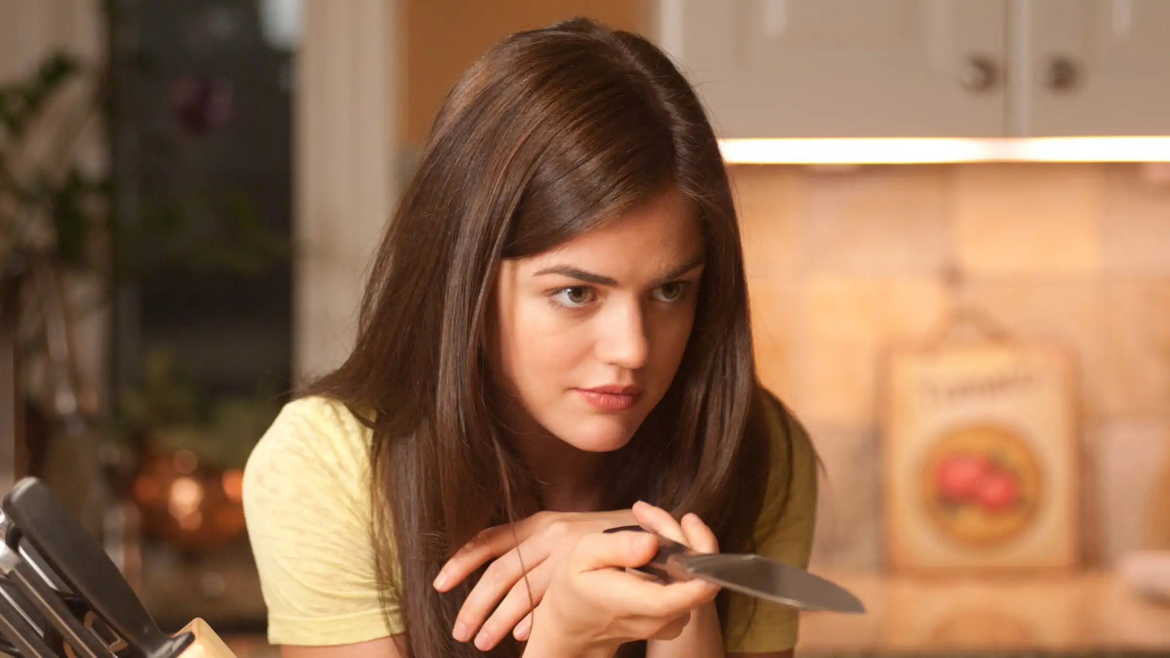 Nova série Sherlock Holmes traz reviravolta e tem Lucy Hale como protagonista
