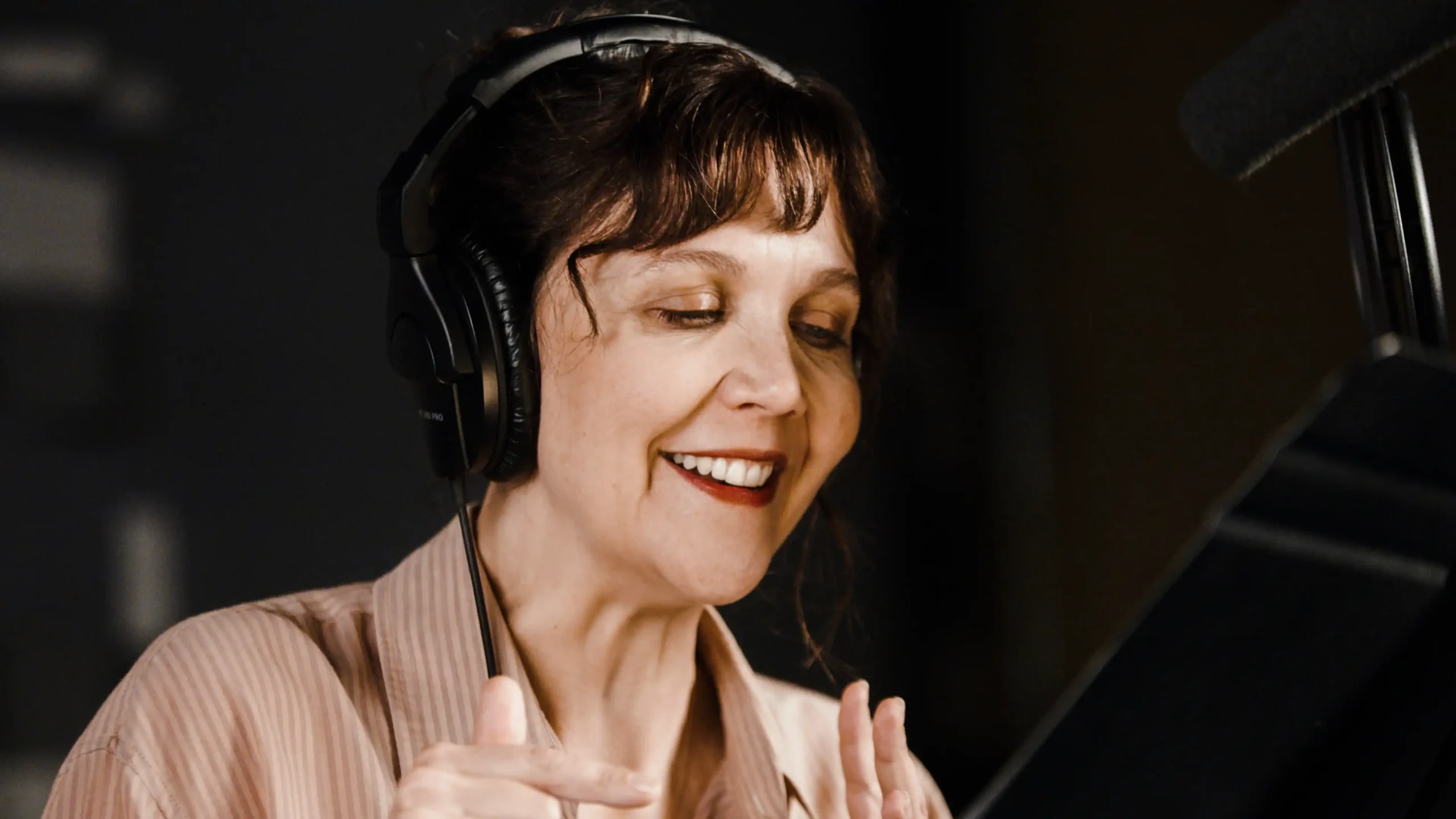 Maggie Gyllenhaal protagoniza nova versão de Dracula seis meses após filme Frankenstein