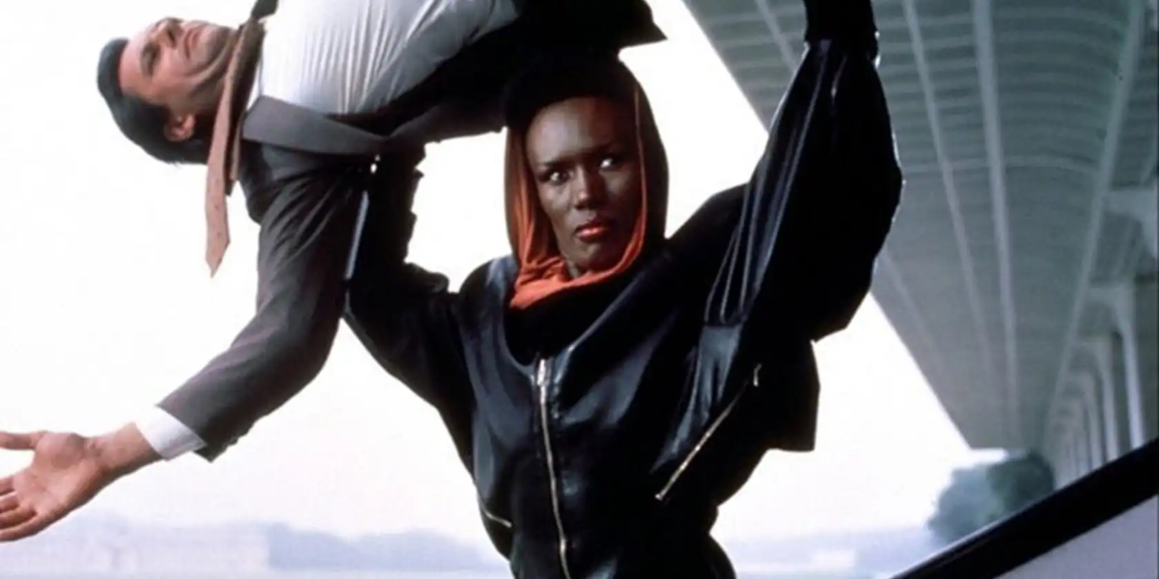 10 Filmes de James Bond com Notas no Rotten Tomatoes que Não Refletem a Realidade