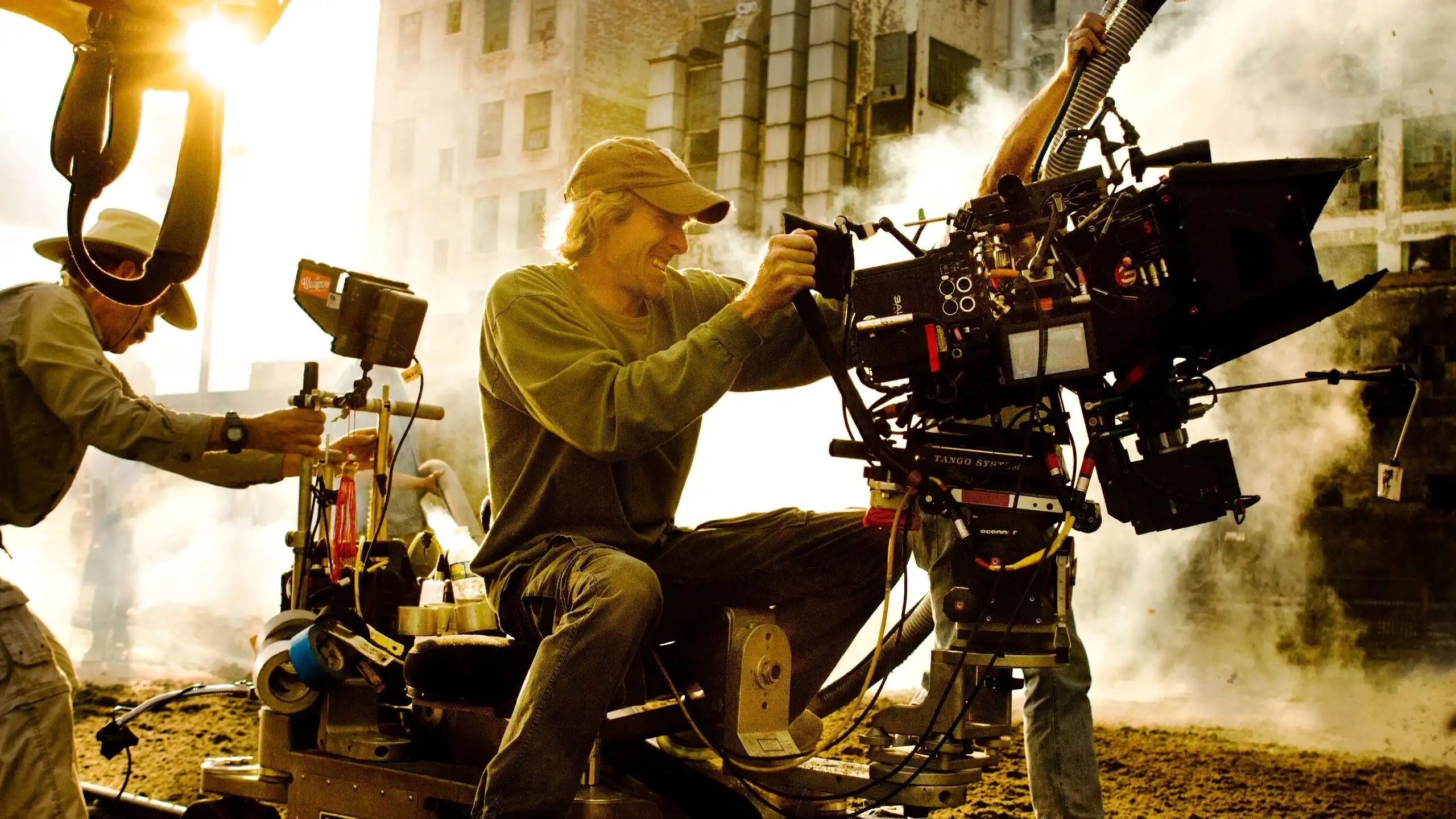 Michael Bay retorna à franquia Transformers após nove anos afastado