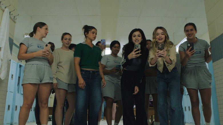 Showrunner Mike Flanagan explica atualização da história de Carrie para 2026