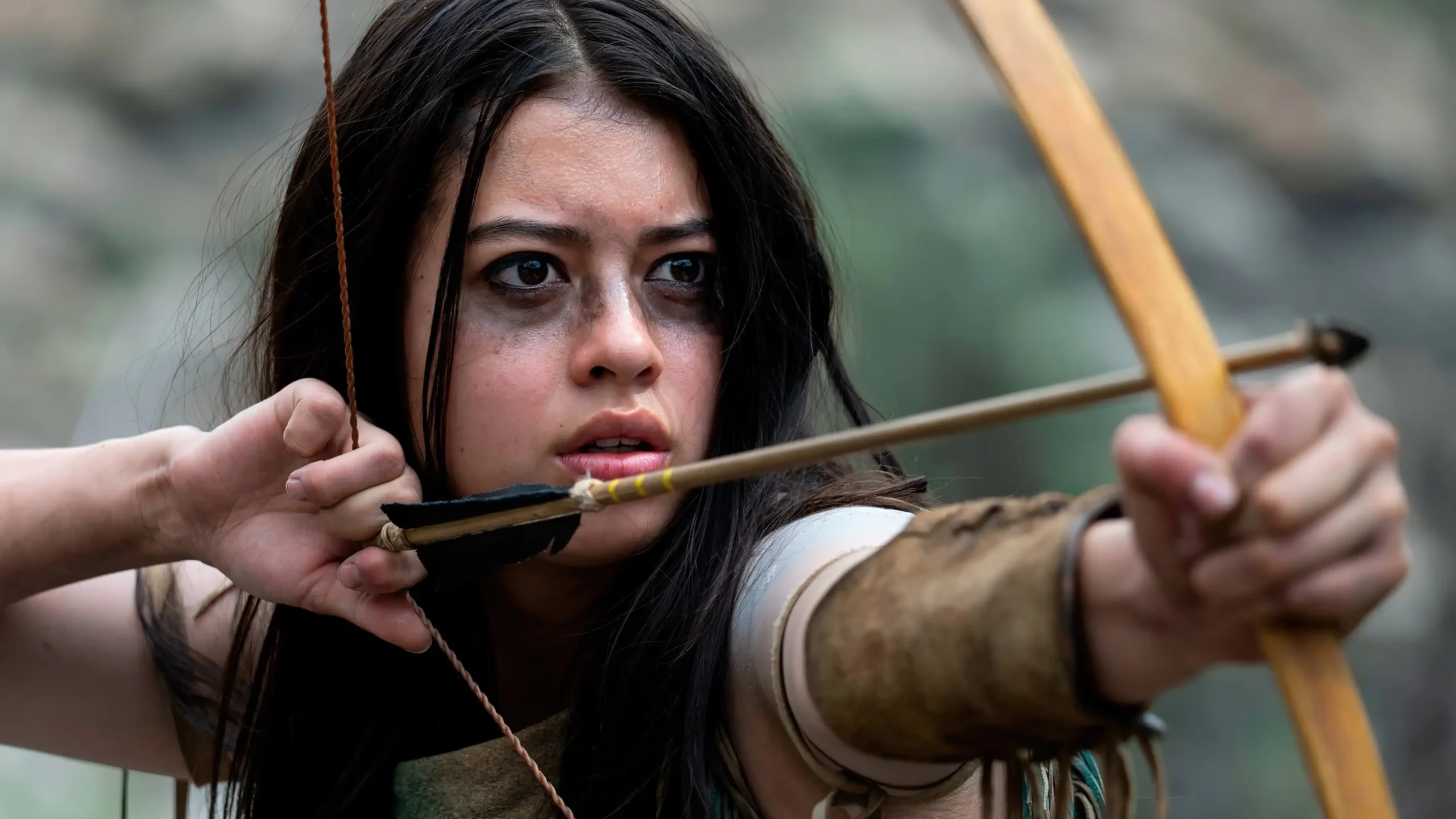 Amber Midthunder comenta futuro da personagem Naru na franquia Predator com diretor Dan Trachtenberg