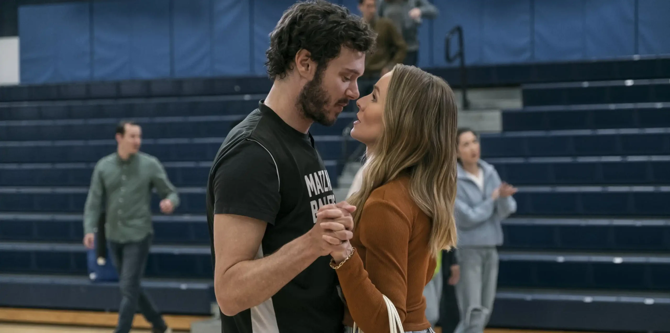Série de comédia da Netflix “Nobody Wants This” estreia 3ª temporada com nota 100% no Rotten Tomatoes