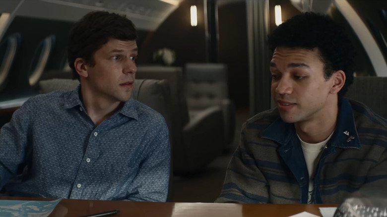 Filme de assalto com Jesse Eisenberg é o maior sucesso do Prime Video