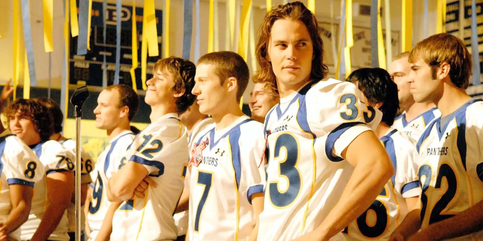 Produção da nova série reboot de Friday Night Lights é suspensa na Peacock