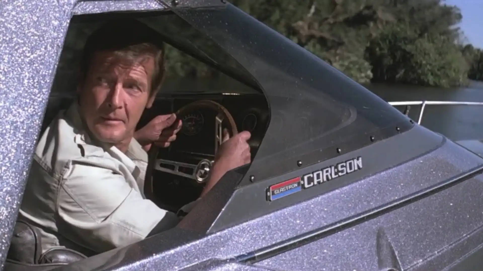 Os 10 Veículos Mais Icônicos de James Bond Que Não São Carros