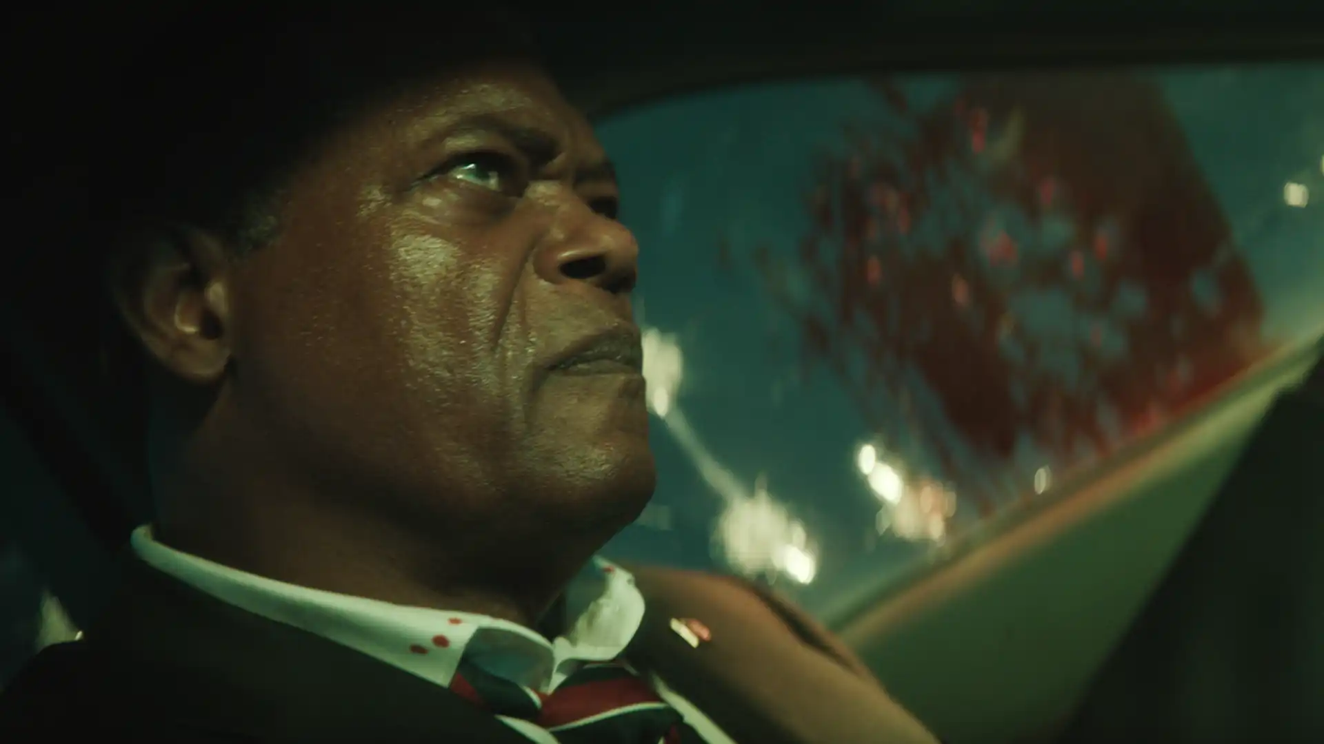 Novo filme de ação estrelado por Joel Kinnaman e Samuel L. Jackson recebe críticas divididas