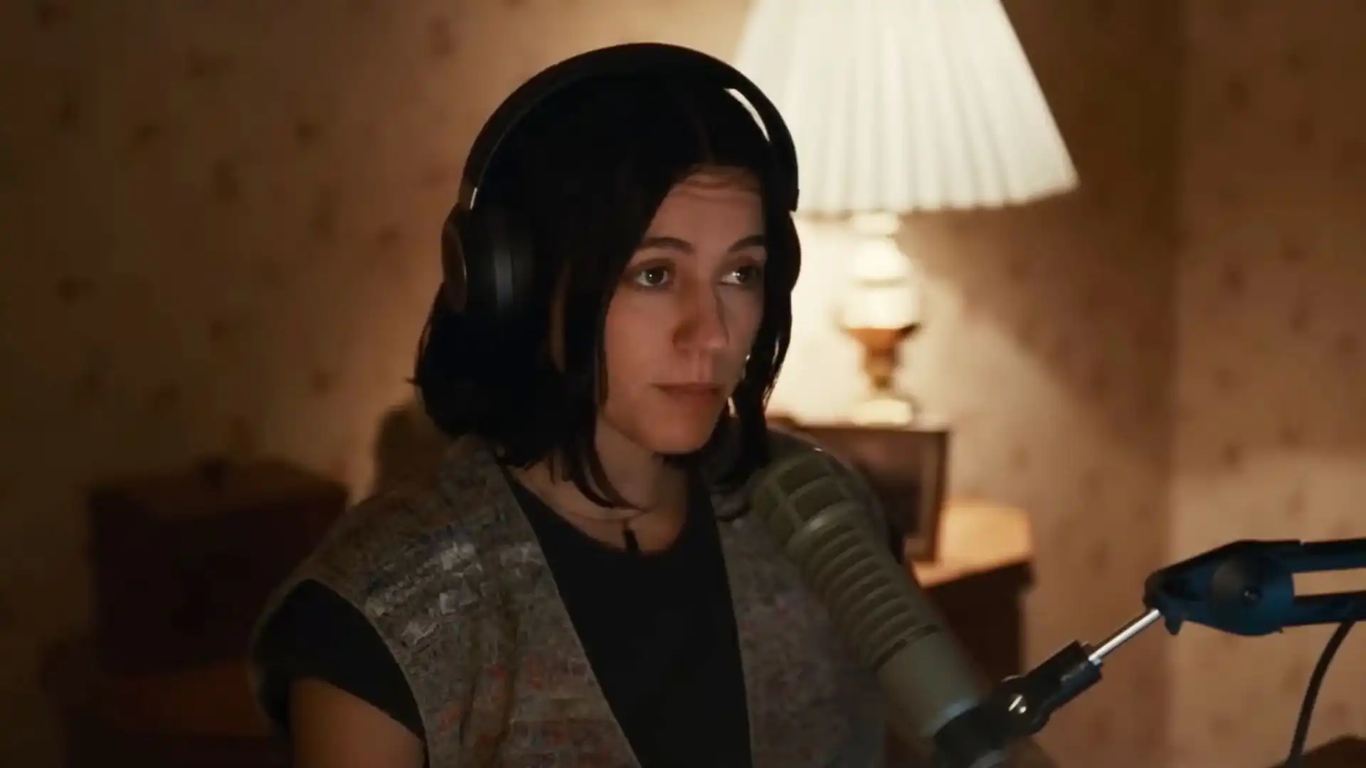 Entenda o Final de Undertone: O Que Acontece com Evy e o Mistério Sobrenatural do Filme