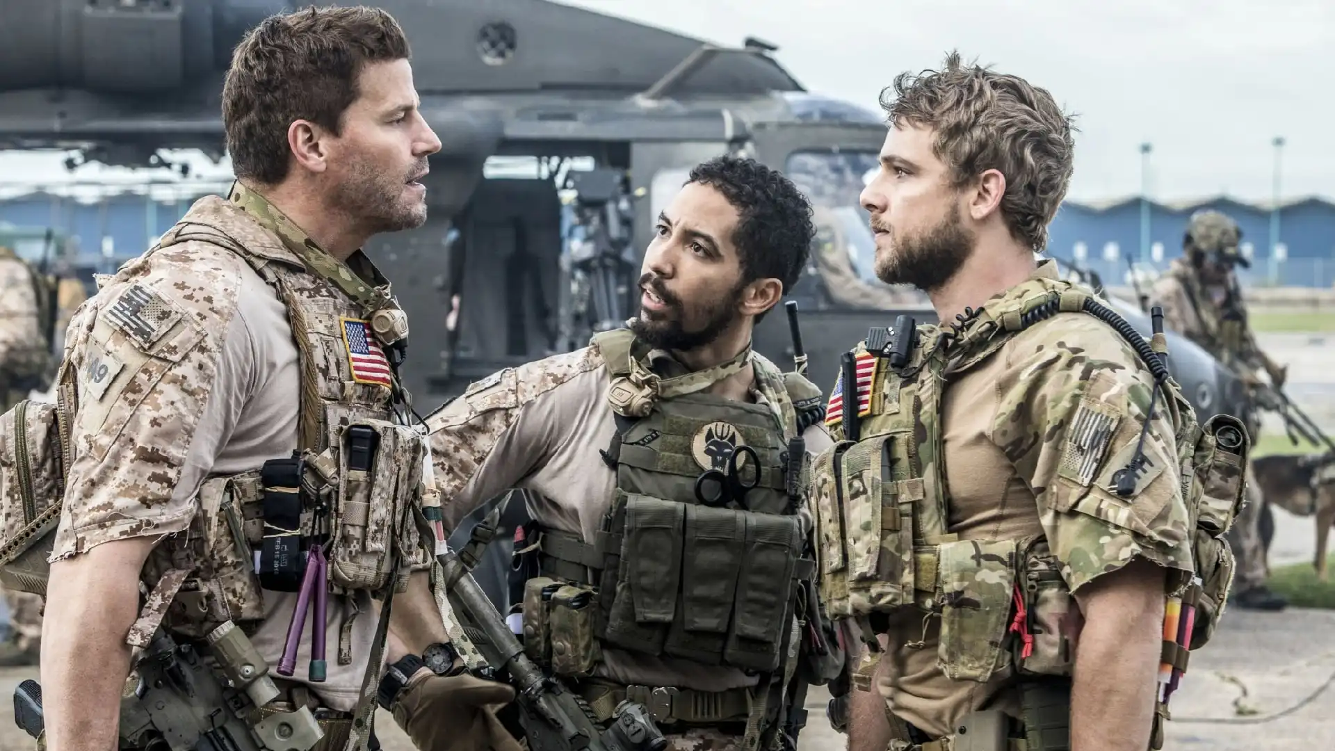 Showrunner de SEAL Team se emociona com o sucesso da série no streaming