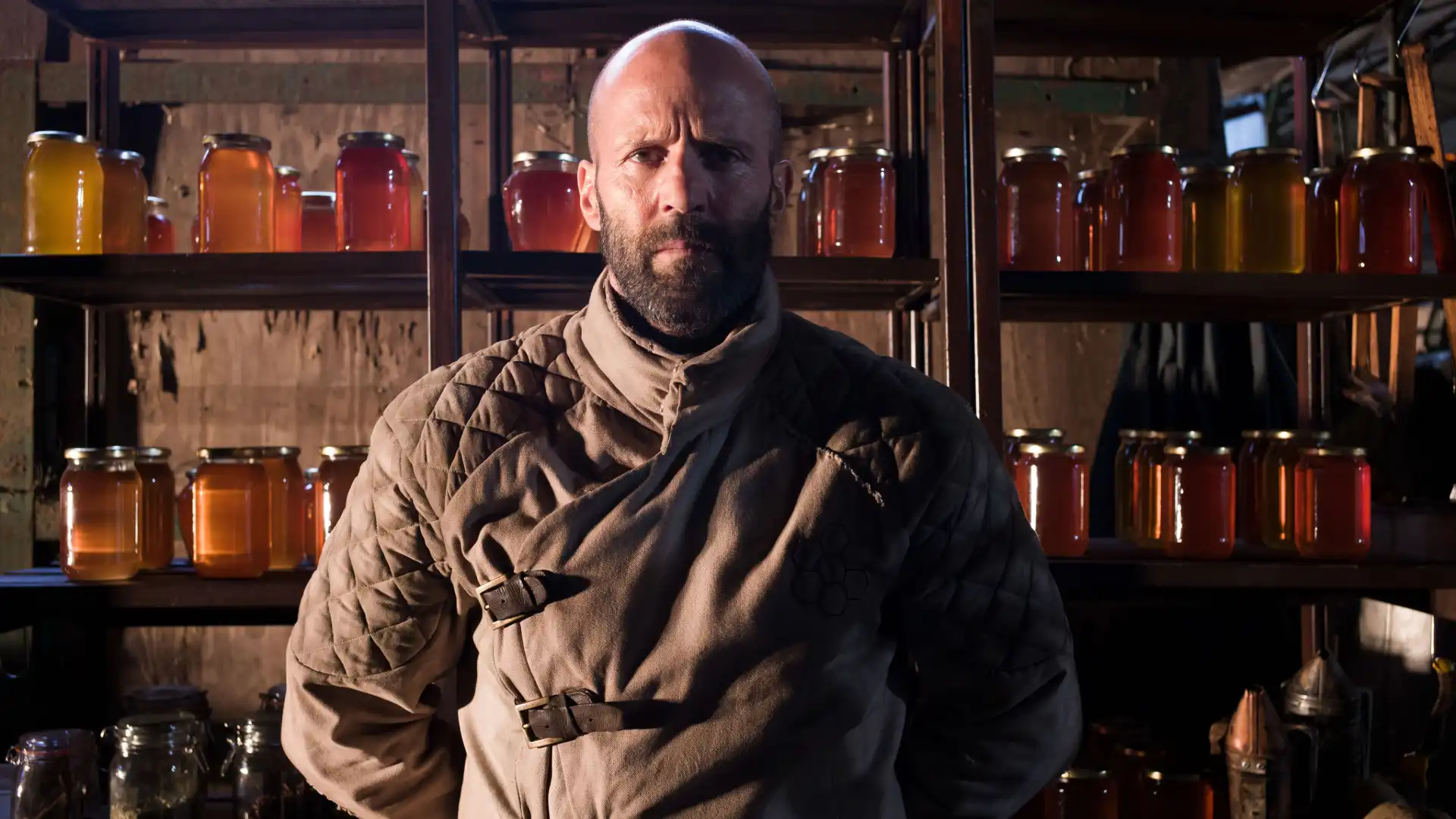 Jason Statham retorna como assassino em The Beekeeper 2, que estreia em janeiro de 2027