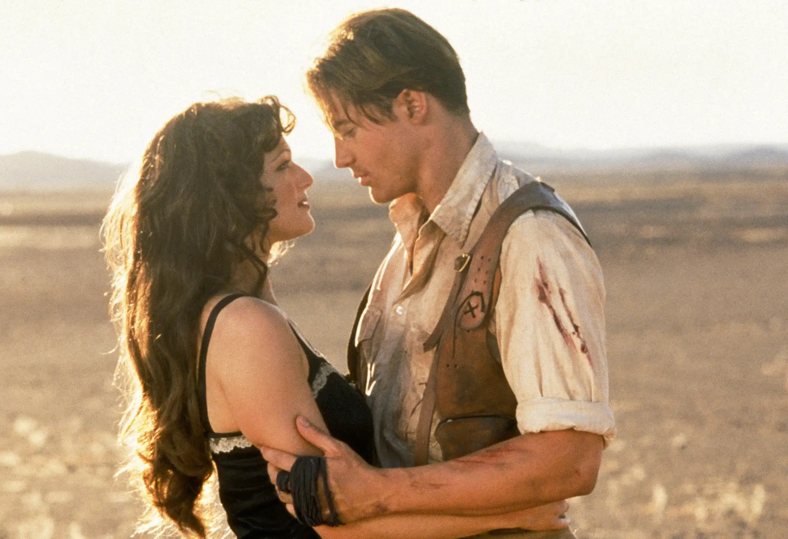 Brendan Fraser e Rachel Weisz se reencontram em fotos de bastidores de The Mummy 4