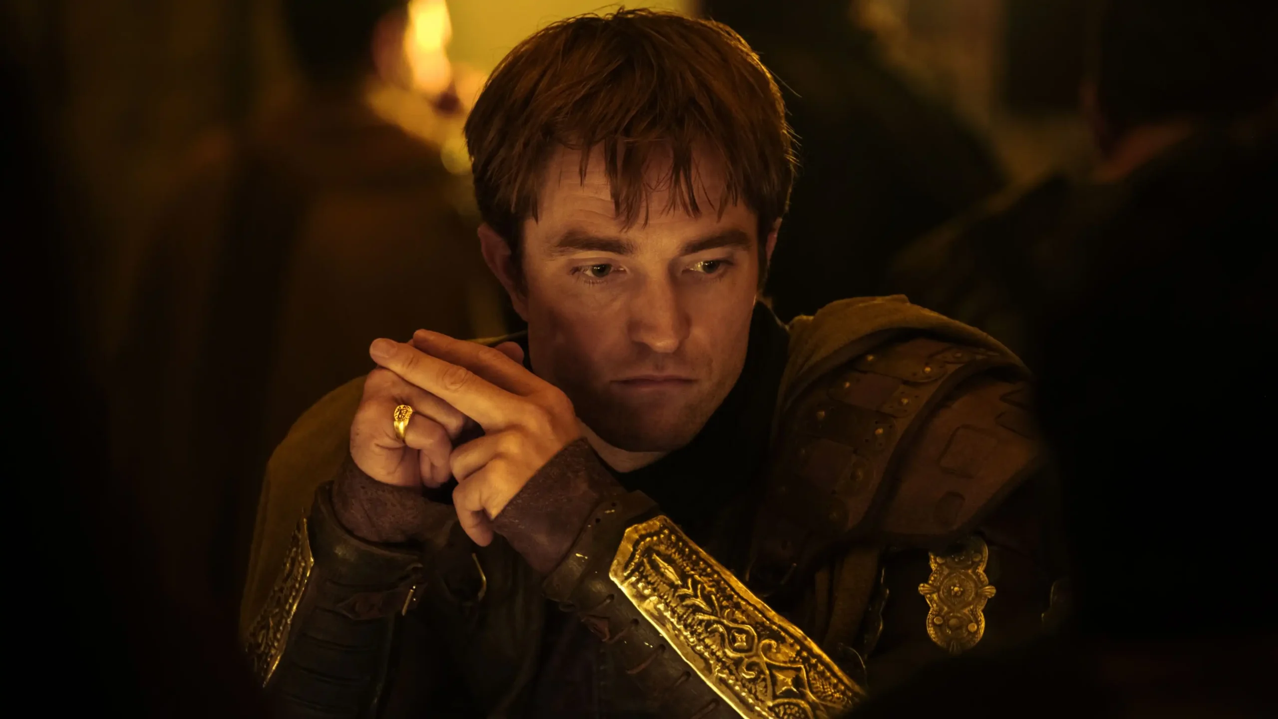 Robert Pattinson assume três papéis distintos em 2026 enquanto aguarda “The Batman: Part II”