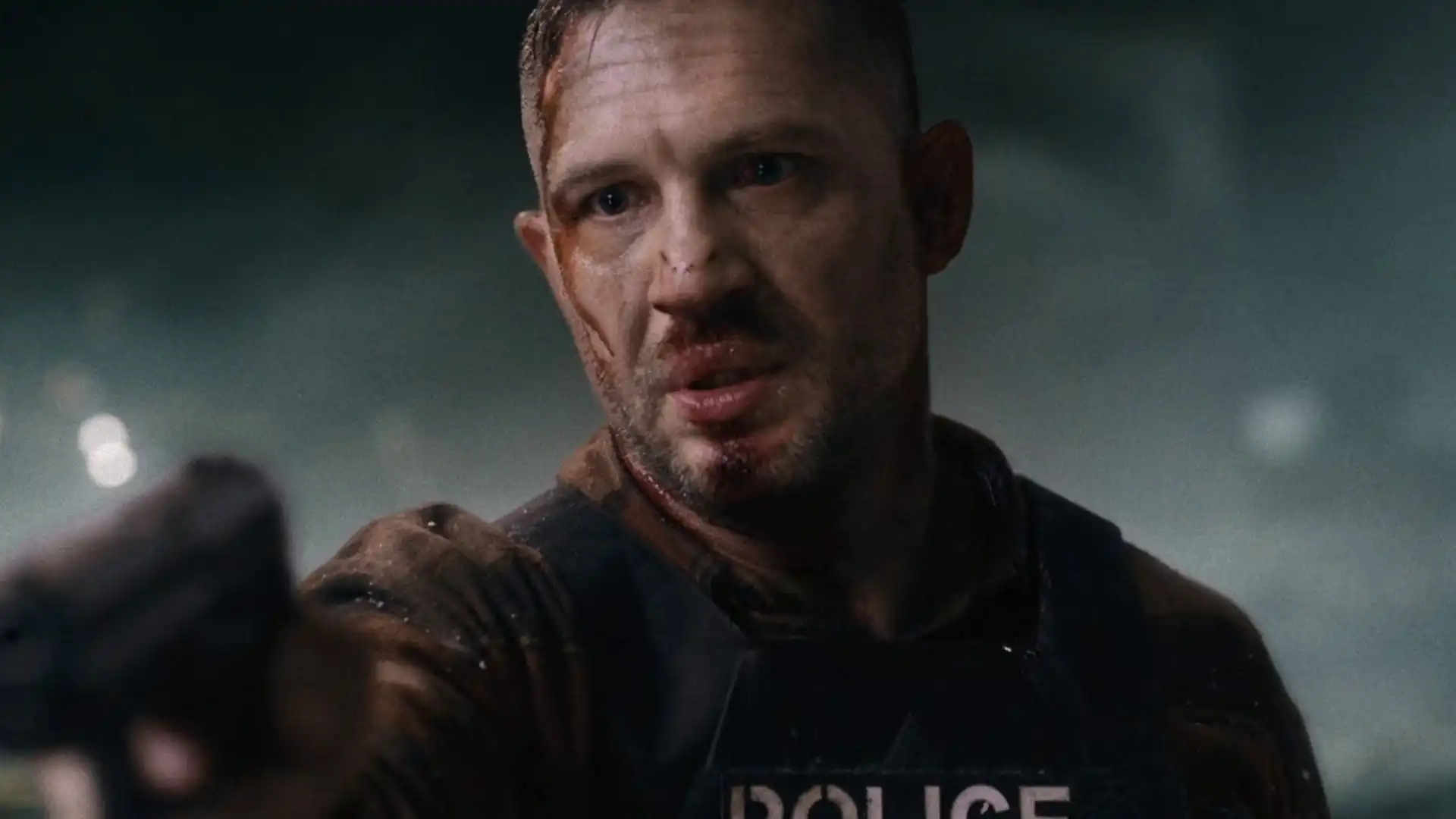 Filme de ação “Havoc”, com Tom Hardy, une o melhor de John Wick e The Raid na Netflix