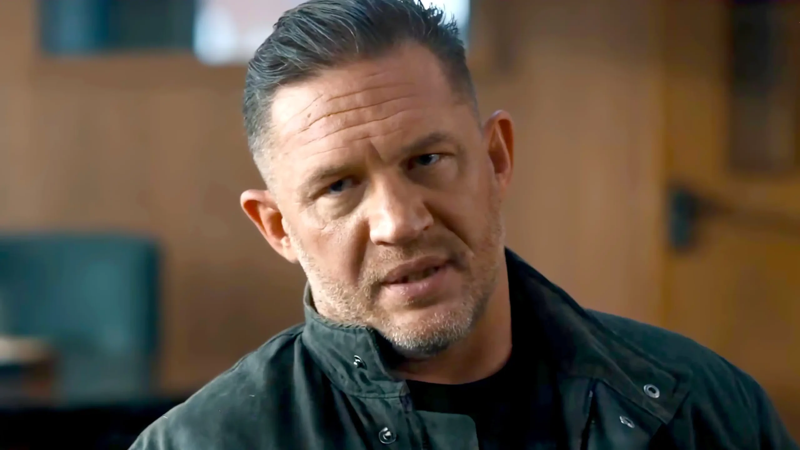 Tom Hardy inicia nova tradição sombria na temporada 2 de MobLand